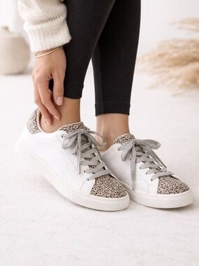 Universal Thread White Cheetah Print Sneakers Womens 9 Lace Up Casual Shoes